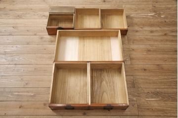 和製アンティーク　高級品!　三方ケヤキ材・中桐材　小振りなサイズが取り入れやすい!新潟県産の帳場箪笥(収納箪笥、時代箪笥、サイドキャビネット、収納棚、戸棚)(R-052096)