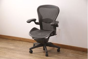 中古　美品　Hermanmiller(ハーマンミラー社)　ランバーサポート　座り心地を追求したアーロンチェア(オフィスチェア、アームチェア、ワークチェア)(R-052097)