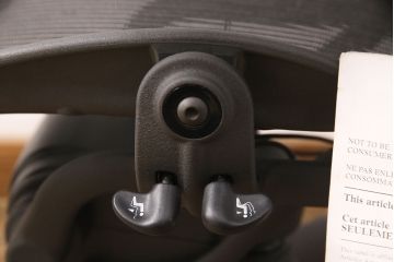 中古　美品　Hermanmiller(ハーマンミラー社)　ランバーサポート　座り心地を追求したアーロンチェア(オフィスチェア、アームチェア、ワークチェア)(R-052097)