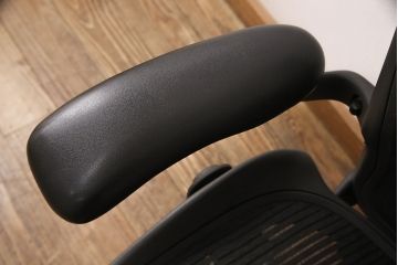 中古　美品　Hermanmiller(ハーマンミラー社)　ランバーサポート　座り心地を追求したアーロンチェア(オフィスチェア、アームチェア、ワークチェア)(R-052097)