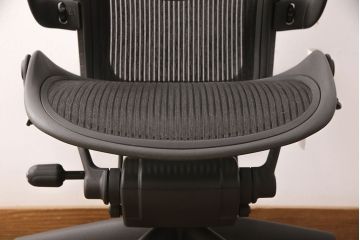 中古　美品　Hermanmiller(ハーマンミラー社)　ランバーサポート　座り心地を追求したアーロンチェア(オフィスチェア、アームチェア、ワークチェア)(R-052097)