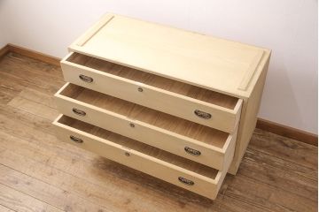 中古　美品　天板リメイク　伝統工芸士・東樹義明作　取り入れやすいサイズの加茂総桐箪笥・下段(胴厚、四方丸)(総桐たんす、衣装タンス、ローボード、ローチェスト)(R-052099)