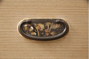 中古　美品　天板リメイク　伝統工芸士・東樹義明作　取り入れやすいサイズの加茂総桐箪笥・下段(胴厚、四方丸)(総桐たんす、衣装タンス、ローボード、ローチェスト)(R-052099)