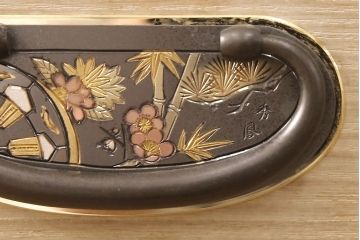 中古　美品　天板リメイク　伝統工芸士・東樹義明作　取り入れやすいサイズの加茂総桐箪笥・下段(胴厚、四方丸)(総桐たんす、衣装タンス、ローボード、ローチェスト)(R-052099)