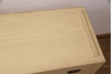 中古　美品　天板リメイク　伝統工芸士・東樹義明作　取り入れやすいサイズの加茂総桐箪笥・下段(胴厚、四方丸)(総桐たんす、衣装タンス、ローボード、ローチェスト)(R-052099)