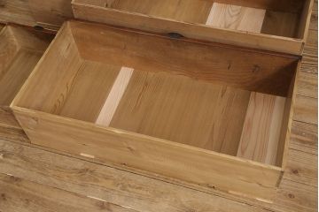 アンティーク家具　前面ケヤキ材　繊細で上品な金具が魅力の仙台箪笥ローボード(テレビ台、テレビボード、ローチェスト、引き出し)(R-052100)
