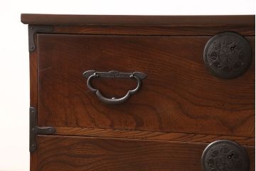 アンティーク家具　前面ケヤキ材　繊細で上品な金具が魅力の仙台箪笥ローボード(テレビ台、テレビボード、ローチェスト、引き出し)(R-052100)