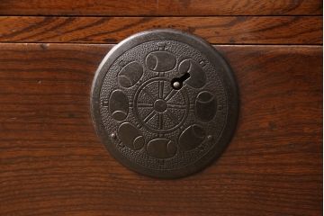 アンティーク家具　前面ケヤキ材　繊細で上品な金具が魅力の仙台箪笥ローボード(テレビ台、テレビボード、ローチェスト、引き出し)(R-052100)