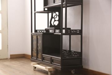 和製アンティーク　時代物　高級品!蒔絵と螺鈿細工が雅やかで高級感が漂う唐木飾り棚(茶棚、収納棚、違い棚)(R-052101)