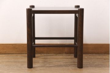中古　美品　北海道民芸家具　シンプルな佇まいがお部屋に取り入れやすい板座のスツール(花台、サイドテーブル、飾り台)(R-052108)