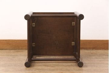 中古　美品　北海道民芸家具　シンプルな佇まいがお部屋に取り入れやすい板座のスツール(花台、サイドテーブル、飾り台)(R-052108)