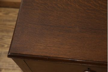イギリスアンティーク　オーク材　猫脚がポイント!!イギリスからやってきた上品なサイドボード(チェスト、サイドキャビネット)(R-052115)