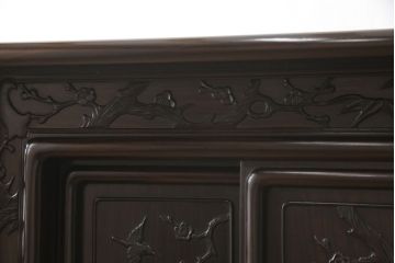 ヴィンテージ家具　黒檀　松竹梅の意匠がお見事!　丁寧な作り込みが上質な雰囲気を醸し出す飾り棚(茶棚、戸棚、ビンテージ)(R-052116)
