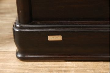 ヴィンテージ家具　黒檀　松竹梅の意匠がお見事!　丁寧な作り込みが上質な雰囲気を醸し出す飾り棚(茶棚、戸棚、ビンテージ)(R-052116)