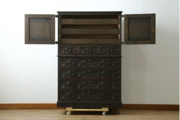 最高級品!!　和製ヴィンテージ　1950年から1960年頃　神戸洋家具　緻密な彫りの意匠が見事なオーク材製チェスト　(R-052117)
