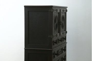 最高級品!!　和製ヴィンテージ　1950年から1960年頃　神戸洋家具　緻密な彫りの意匠が見事なオーク材製チェスト　(R-052117)