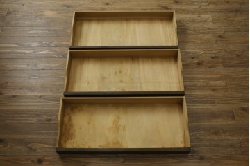 最高級品!!　和製ヴィンテージ　1950年から1960年頃　神戸洋家具　緻密な彫りの意匠が見事なオーク材製チェスト　(R-052117)