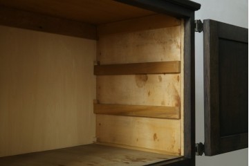 最高級品!!　和製ヴィンテージ　1950年から1960年頃　神戸洋家具　緻密な彫りの意匠が見事なオーク材製チェスト　(R-052117)