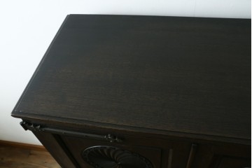 最高級品!!　和製ヴィンテージ　1950年から1960年頃　神戸洋家具　緻密な彫りの意匠が見事なオーク材製チェスト　(R-052117)