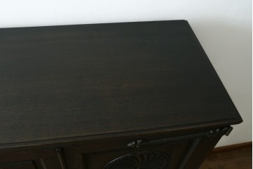 最高級品!!　和製ヴィンテージ　1950年から1960年頃　神戸洋家具　緻密な彫りの意匠が見事なオーク材製チェスト　(R-052117)