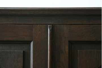 最高級品!!　和製ヴィンテージ　1950年から1960年頃　神戸洋家具　緻密な彫りの意匠が見事なオーク材製チェスト　(R-052117)