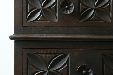 最高級品!!　和製ヴィンテージ　1950年から1960年頃　神戸洋家具　緻密な彫りの意匠が見事なオーク材製チェスト　(R-052117)