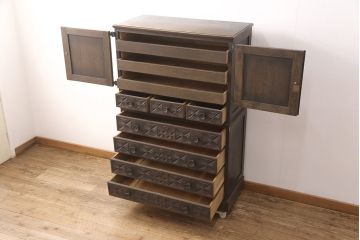 最高級品!!　和製ビンテージ　神戸洋家具　緻密な彫りの意匠が見事なオーク材製チェスト(引き出し、洋服箪笥、衣装箪笥、整理タンス、着物箪笥、ヴィンテージ)(R-052117)