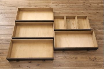 最高級品!!　和製ビンテージ　神戸洋家具　緻密な彫りの意匠が見事なオーク材製チェスト(引き出し、洋服箪笥、衣装箪笥、整理タンス、着物箪笥、ヴィンテージ)(R-052117)