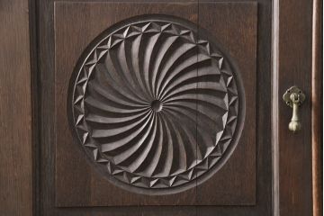 最高級品!!　和製ビンテージ　神戸洋家具　緻密な彫りの意匠が見事なオーク材製チェスト(引き出し、洋服箪笥、衣装箪笥、整理タンス、着物箪笥、ヴィンテージ)(R-052117)