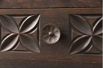 最高級品!!　和製ビンテージ　神戸洋家具　緻密な彫りの意匠が見事なオーク材製チェスト(引き出し、洋服箪笥、衣装箪笥、整理タンス、着物箪笥、ヴィンテージ)(R-052117)