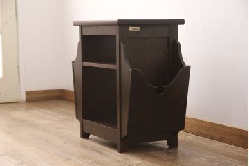 中古　絶版品　北海道民芸家具　#440　便利な収納ポケットが付いたマガジン卓(サイドテーブル、マガジンラック)(R-052132)