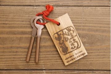 中古　美品　岩谷堂箪笥　力強い杢目と緻密な金具が存在感溢れる整理箪笥(チェスト、和タンス、収納箪笥、引き出し)(R-052135)