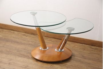 中古　美品　IDC大塚家具取り扱い　ドイツ高級家具　Ronald Schmitt (ロナルドシュミット)　スタイリッシュな佇まいが格好良い可動式ガラステーブル(センターテーブル、リビングテーブル、カフェテーブル、コーヒーテーブル)(定価約30万円)(R-052137)