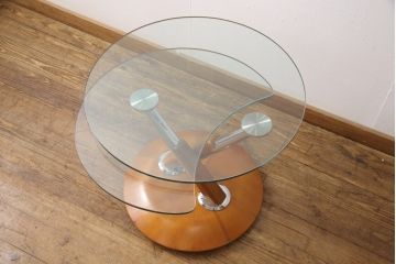 中古　美品　IDC大塚家具取り扱い　ドイツ高級家具　Ronald Schmitt (ロナルドシュミット)　スタイリッシュな佇まいが格好良い可動式ガラステーブル(センターテーブル、リビングテーブル、カフェテーブル、コーヒーテーブル)(定価約30万円)(R-052137)