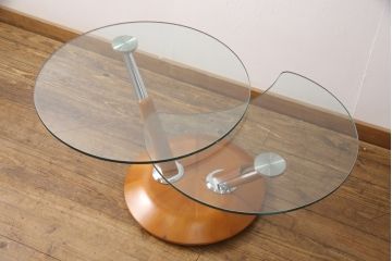 中古　美品　IDC大塚家具取り扱い　ドイツ高級家具　Ronald Schmitt (ロナルドシュミット)　スタイリッシュな佇まいが格好良い可動式ガラステーブル(センターテーブル、リビングテーブル、カフェテーブル、コーヒーテーブル)(定価約30万円)(R-052137)
