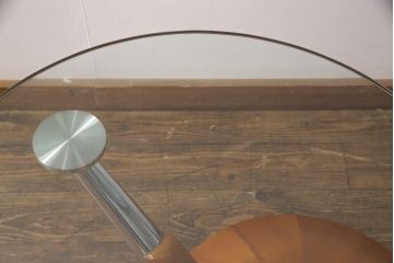 中古　美品　IDC大塚家具取り扱い　ドイツ高級家具　Ronald Schmitt (ロナルドシュミット)　スタイリッシュな佇まいが格好良い可動式ガラステーブル(センターテーブル、リビングテーブル、カフェテーブル、コーヒーテーブル)(定価約30万円)(R-052137)