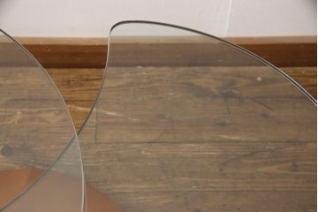 中古　美品　IDC大塚家具取り扱い　ドイツ高級家具　Ronald Schmitt (ロナルドシュミット)　スタイリッシュな佇まいが格好良い可動式ガラステーブル(センターテーブル、リビングテーブル、カフェテーブル、コーヒーテーブル)(定価約30万円)(R-052137)