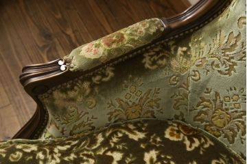 中古　美品　カリモク家具(karimoku)　domani(ドマーニ)　Louis(ルイ)XVシリーズ　ルイ15世　気品ある佇まいが高級感を醸し出す3人掛けソファ(アームソファ、三人掛け、3P)(定価約100万円)(R-052138)