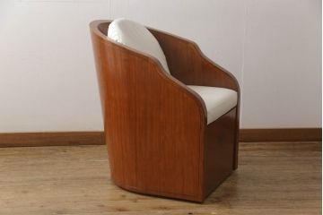 中古美品　高級品　サァラ麻布　洗練された雰囲気が目を引く、収納付き回転椅子(定価約36万円)(ラウンジチェア、イス、1人掛けソファ)(R-052145)
