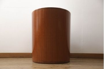中古美品　高級品　サァラ麻布　洗練された雰囲気が目を引く、収納付き回転椅子(定価約36万円)(ラウンジチェア、イス、1人掛けソファ)(R-052145)