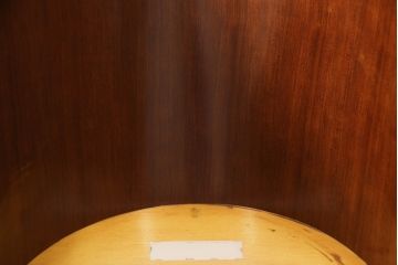 中古美品　高級品　サァラ麻布　洗練された雰囲気が目を引く、収納付き回転椅子(定価約36万円)(ラウンジチェア、イス、1人掛けソファ)(R-052145)