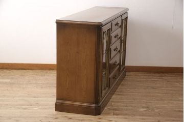 中古美品　カリモク家具(karimoku)　domani(ドマーニ)　QUEENS　LIFE(クイーンズライフ)　クラシカルな佇まいが魅力的なサイドボード(定価約40万円)(戸棚、引き出し、キャビネット)(R-052146)