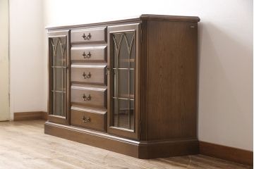 中古美品　カリモク家具(karimoku)　domani(ドマーニ)　QUEENS　LIFE(クイーンズライフ)　クラシカルな佇まいが魅力的なサイドボード(定価約40万円)(戸棚、引き出し、キャビネット)(R-052146)