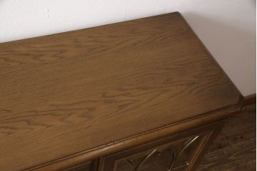 中古美品　カリモク家具(karimoku)　domani(ドマーニ)　QUEENS　LIFE(クイーンズライフ)　クラシカルな佇まいが魅力的なサイドボード(定価約40万円)(戸棚、引き出し、キャビネット)(R-052146)