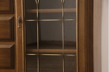中古美品　カリモク家具(karimoku)　domani(ドマーニ)　QUEENS　LIFE(クイーンズライフ)　クラシカルな佇まいが魅力的なサイドボード(定価約40万円)(戸棚、引き出し、キャビネット)(R-052146)