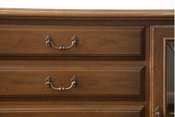 中古美品　カリモク家具(karimoku)　domani(ドマーニ)　QUEENS　LIFE(クイーンズライフ)　クラシカルな佇まいが魅力的なサイドボード(定価約40万円)(戸棚、引き出し、キャビネット)(R-052146)