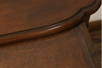 アメリカビンテージ　高級品　本のモチーフがあしらわれた、凝ったデザインが面白いサイドボード(戸棚、キャビネット、ヴィンテージ)(R-052148)