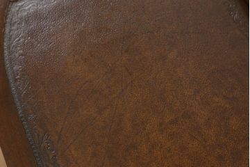 アメリカビンテージ　高級品　本のモチーフがあしらわれた、凝ったデザインが面白いサイドボード(戸棚、キャビネット、ヴィンテージ)(R-052148)