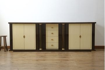 中古　超美品　EURO CASA(ユーロ・カーサ)取り扱い　TURRI(トゥーリ)　ツートーンカラーが美しい特注大型サイドボード(ローボード、収納棚、引き出し、キャビネット)(定価約220万円)(R-052150)