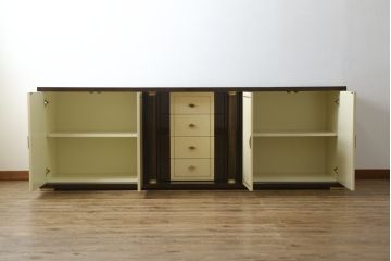 中古　超美品　EURO CASA(ユーロ・カーサ)取り扱い　TURRI(トゥーリ)　ツートーンカラーが美しい特注大型サイドボード(ローボード、収納棚、引き出し、キャビネット)(定価約220万円)(R-052150)